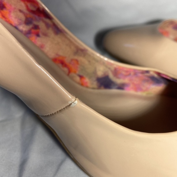 FERGALICIOUS Symphony Nude Patent Heels - Women’s 9.5 - Picture 5 of 9